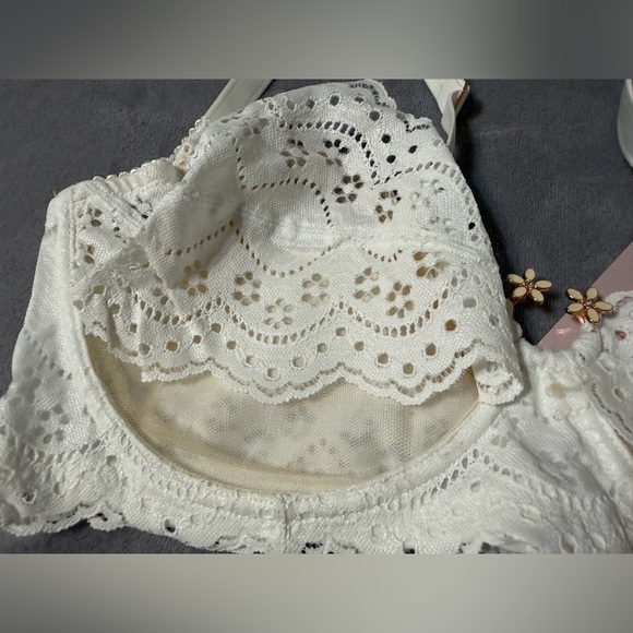 Lace Underwire Bra in White - SXF - Picture 9 of 14